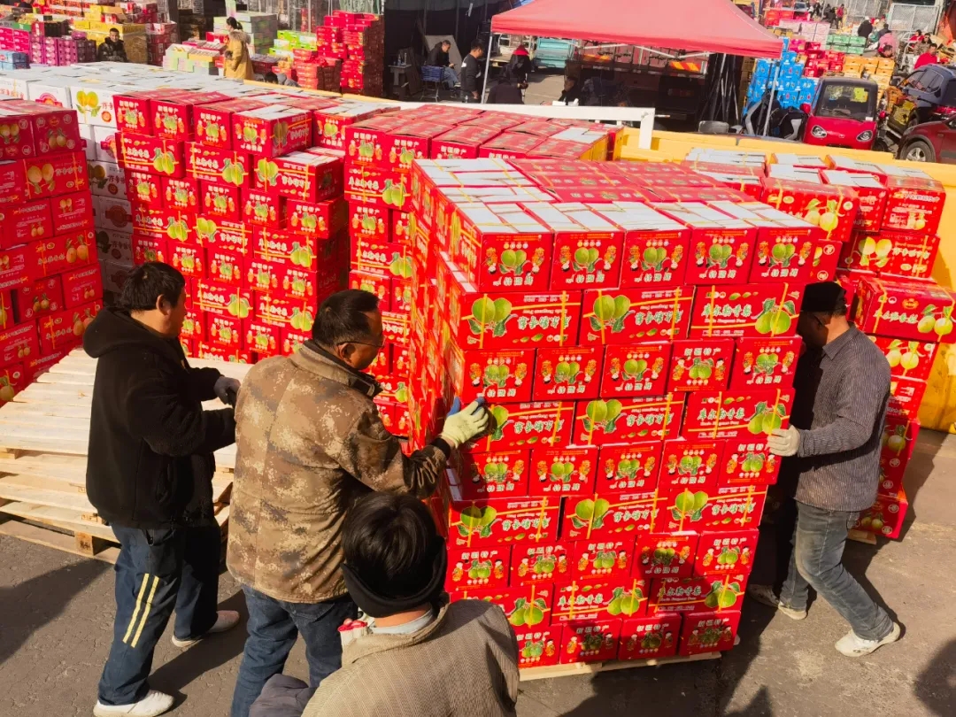 梨届小甜心！这颗新疆库尔勒香梨，水润嫩脆，过年就买它！